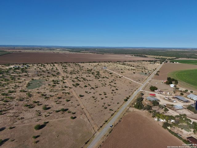3211 CR 301, Knippa, TX 78870