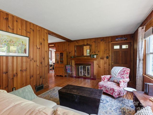 28 Arthur Road, Asheville, NC 28806