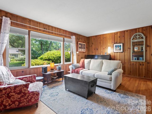 28 Arthur Road, Asheville, NC 28806