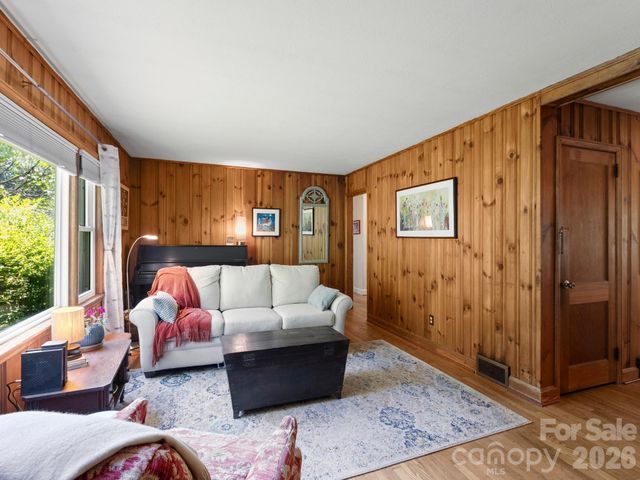 28 Arthur Road, Asheville, NC 28806