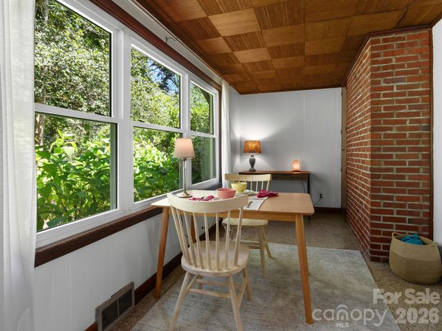 28 Arthur Road, Asheville, NC 28806