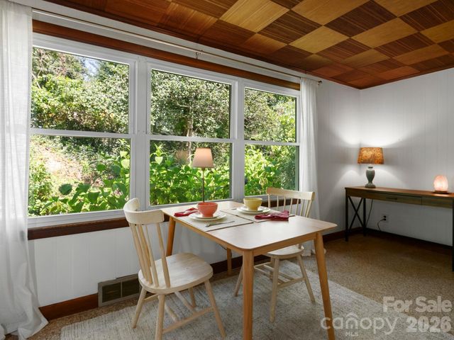 28 Arthur Road, Asheville, NC 28806