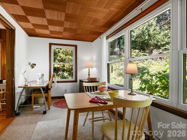 28 Arthur Road, Asheville, NC 28806