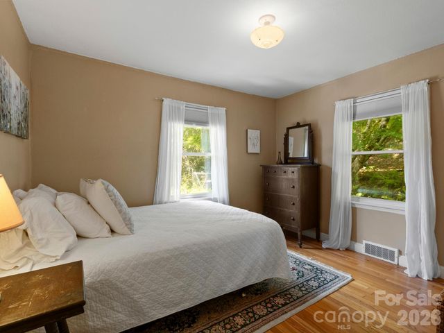 28 Arthur Road, Asheville, NC 28806
