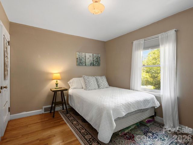 28 Arthur Road, Asheville, NC 28806