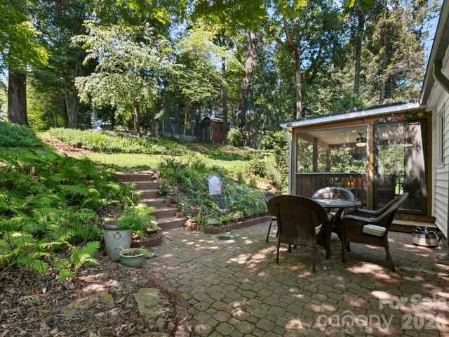28 Arthur Road, Asheville, NC 28806