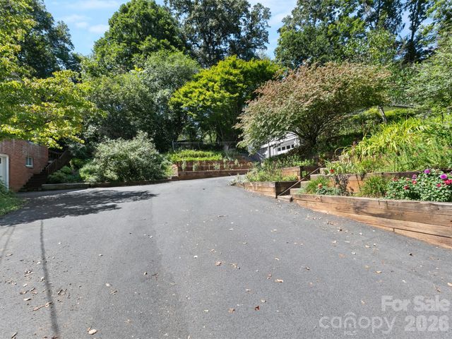 28 Arthur Road, Asheville, NC 28806