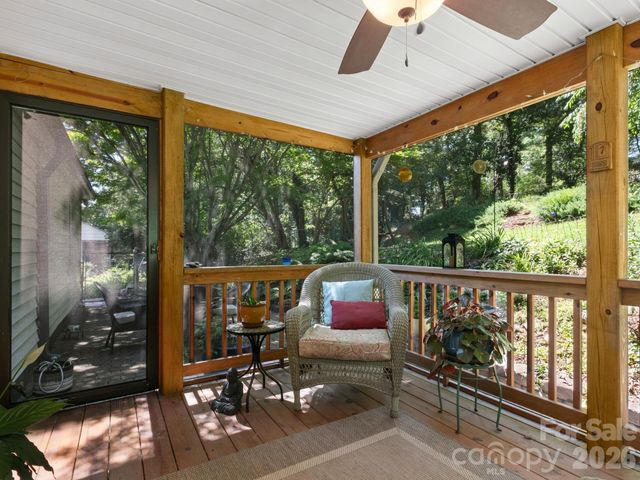 28 Arthur Road, Asheville, NC 28806