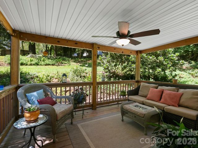 28 Arthur Road, Asheville, NC 28806