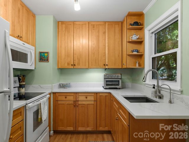 28 Arthur Road, Asheville, NC 28806