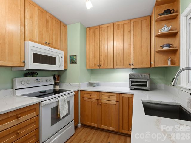 28 Arthur Road, Asheville, NC 28806