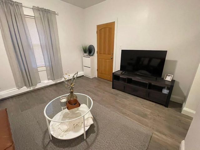 2740 Lyndale Avenue S, Minneapolis, MN 55408