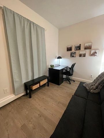 2740 Lyndale Avenue S, Minneapolis, MN 55408