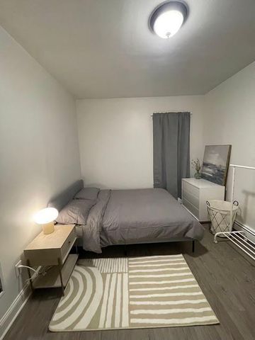 2740 Lyndale Avenue S, Minneapolis, MN 55408