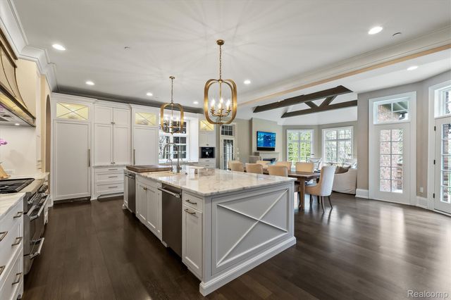 2370 Pond Vallee Drive, Oakland Charter Township, MI 48363
