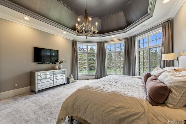 2370 Pond Vallee Drive, Oakland Charter Township, MI 48363