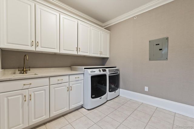 2370 Pond Vallee Drive, Oakland Charter Township, MI 48363