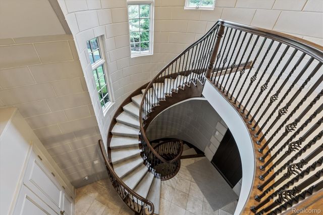 2370 Pond Vallee Drive, Oakland Charter Township, MI 48363