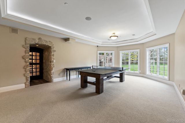 2370 Pond Vallee Drive, Oakland Charter Township, MI 48363