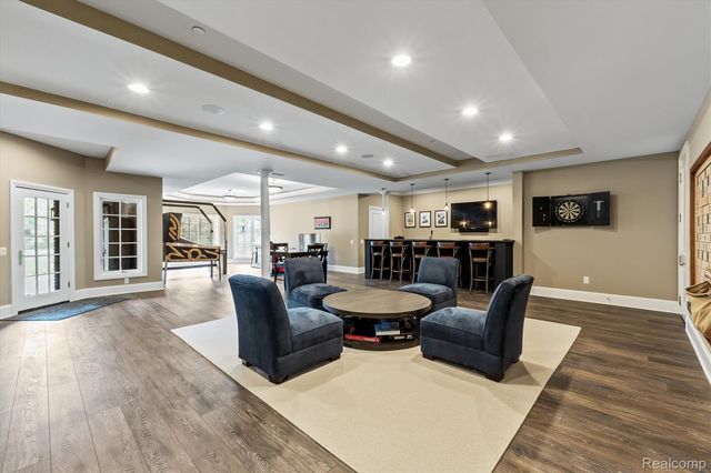 2370 Pond Vallee Drive, Oakland Charter Township, MI 48363