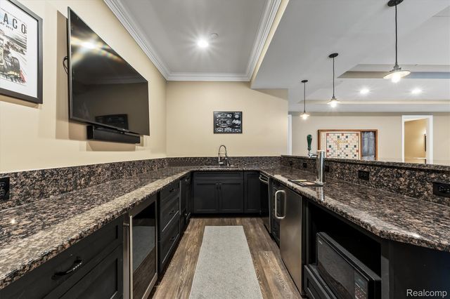 2370 Pond Vallee Drive, Oakland Charter Township, MI 48363