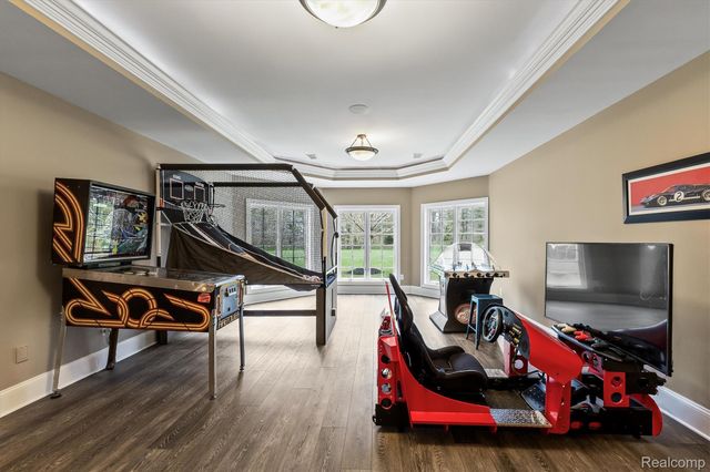 2370 Pond Vallee Drive, Oakland Charter Township, MI 48363