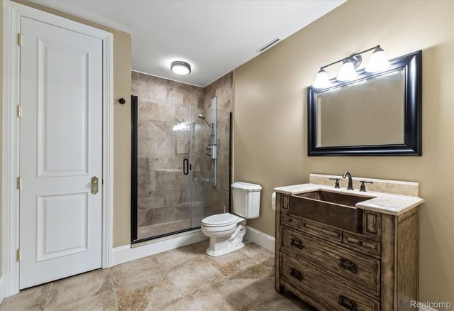 2370 Pond Vallee Drive, Oakland Charter Township, MI 48363
