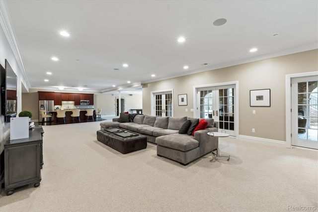 2370 Pond Vallee Drive, Oakland Charter Township, MI 48363