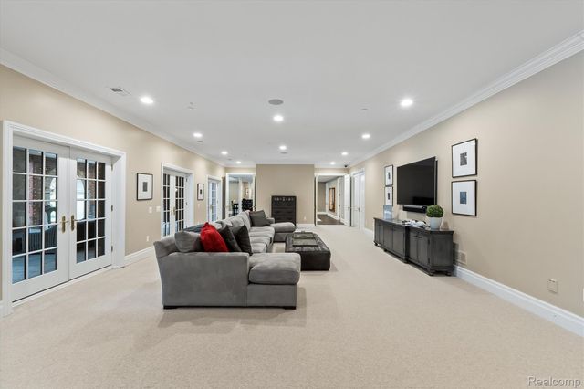 2370 Pond Vallee Drive, Oakland Charter Township, MI 48363