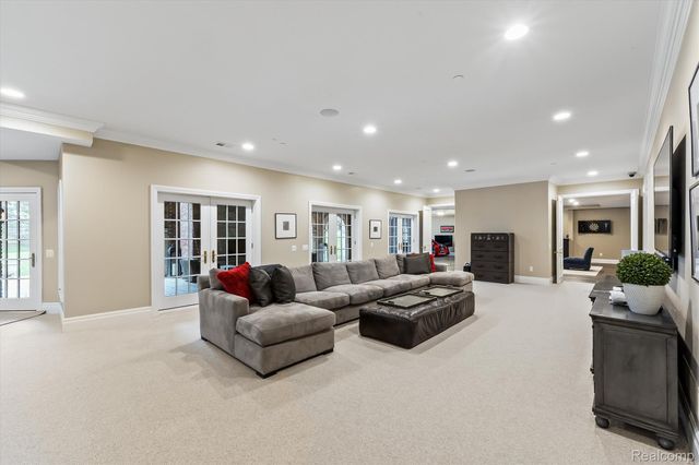 2370 Pond Vallee Drive, Oakland Charter Township, MI 48363