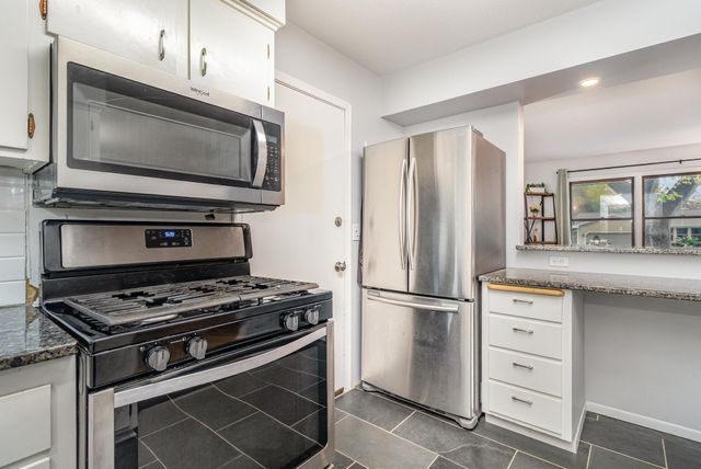 1749 Lamplight Drive, Woodbury, MN 55125