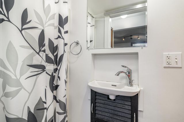 1749 Lamplight Drive, Woodbury, MN 55125