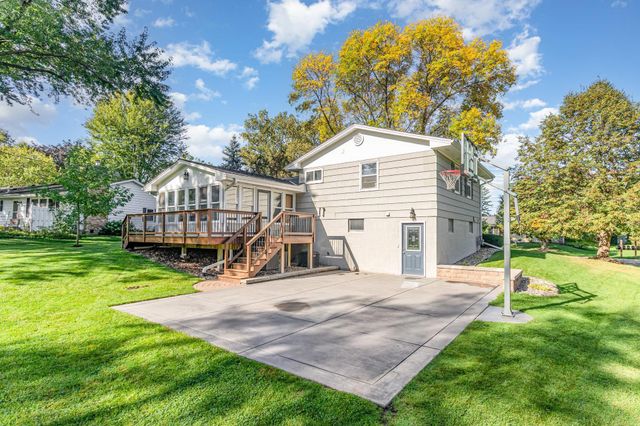 1749 Lamplight Drive, Woodbury, MN 55125