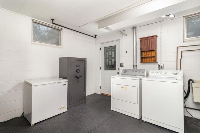 1749 Lamplight Drive, Woodbury, MN 55125