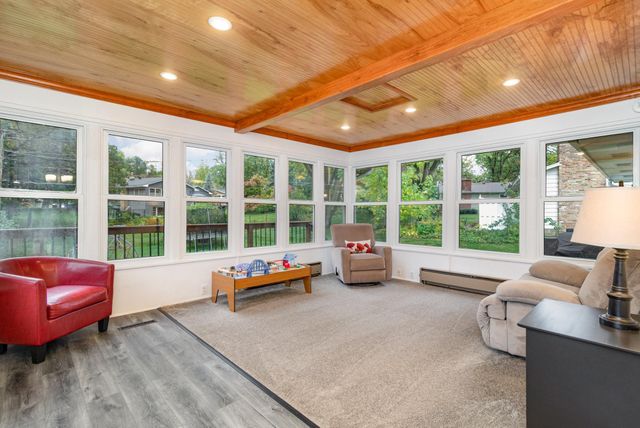 1749 Lamplight Drive, Woodbury, MN 55125