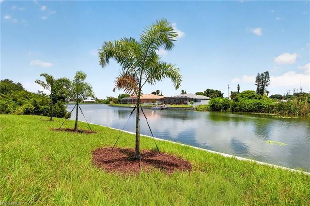 29 NE 20th CT, Cape Coral, FL 33909