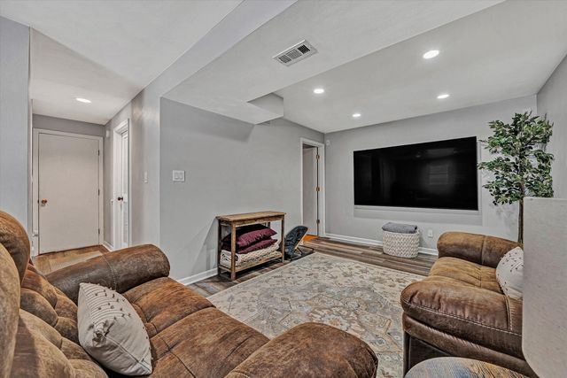 30 Vela CIR, Roanoke, VA 24019