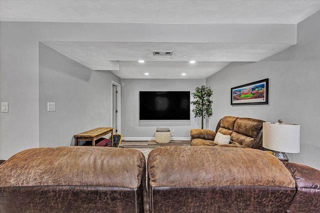 30 Vela CIR, Roanoke, VA 24019