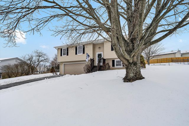 30 Vela CIR, Roanoke, VA 24019