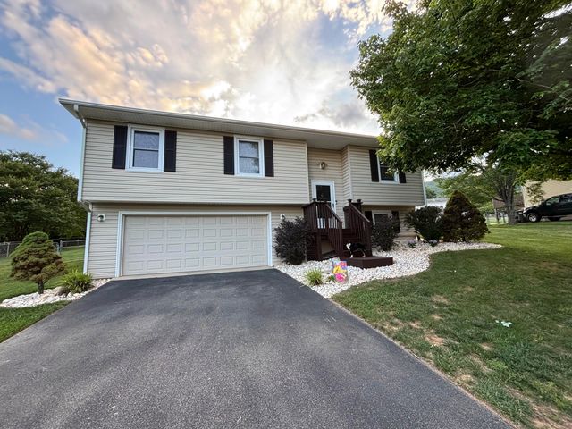 30 Vela CIR, Roanoke, VA 24019