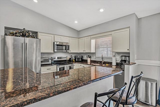 30 Vela CIR, Roanoke, VA 24019