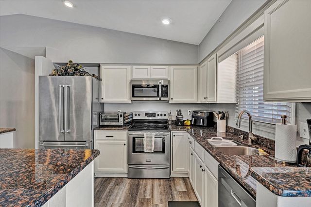 30 Vela CIR, Roanoke, VA 24019