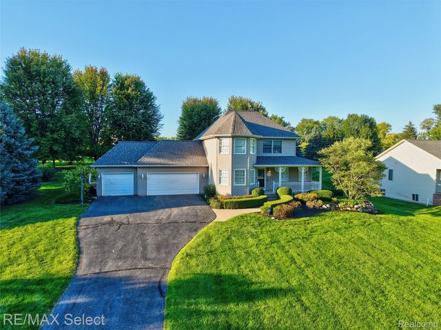 4224 W Four Lakes Avenue, Fenton Charter Township, MI 48451