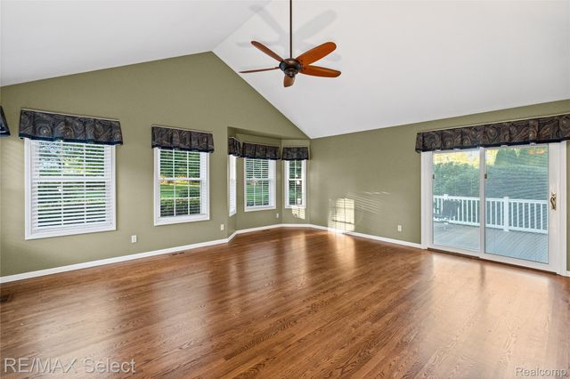 4224 W Four Lakes Avenue, Fenton Charter Township, MI 48451