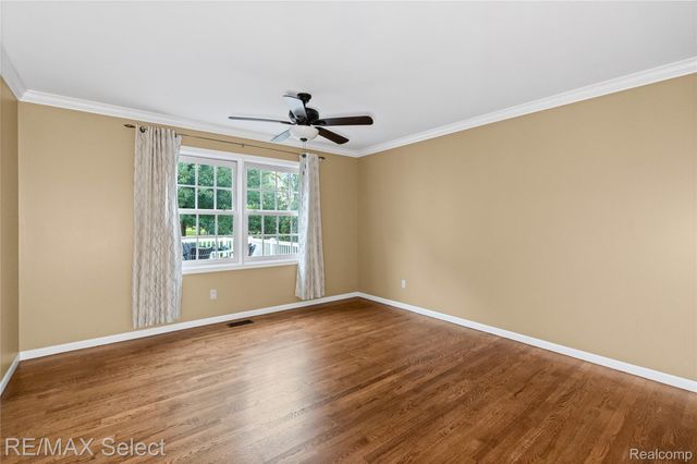 4224 W Four Lakes Avenue, Fenton Charter Township, MI 48451