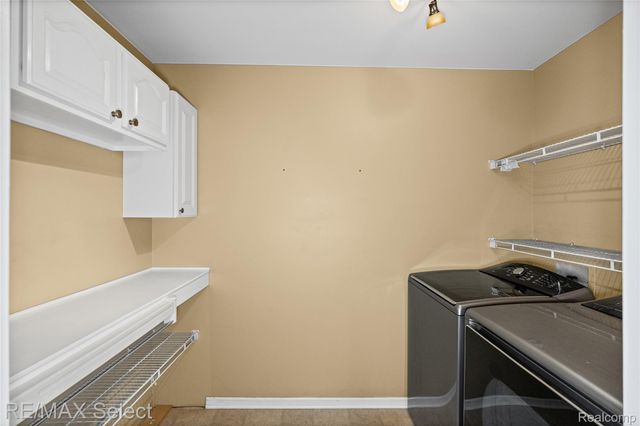 4224 W Four Lakes Avenue, Fenton Charter Township, MI 48451
