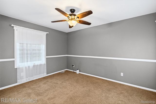 4224 W Four Lakes Avenue, Fenton Charter Township, MI 48451