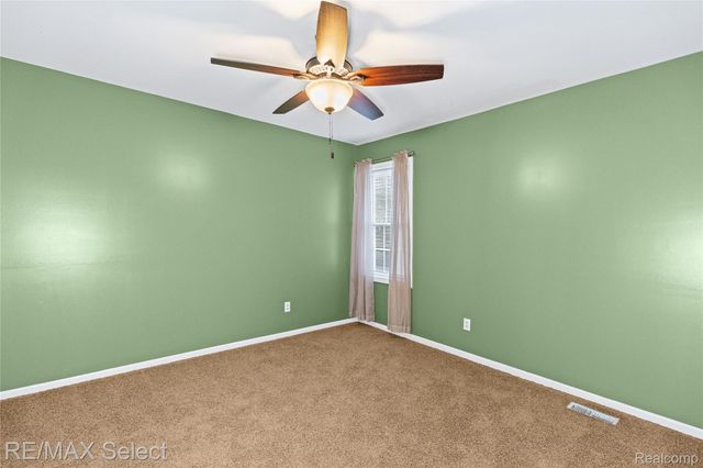 4224 W Four Lakes Avenue, Fenton Charter Township, MI 48451