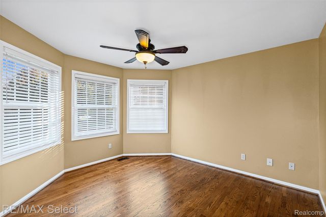4224 W Four Lakes Avenue, Fenton Charter Township, MI 48451