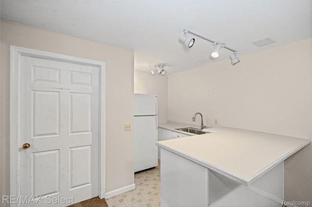 4224 W Four Lakes Avenue, Fenton Charter Township, MI 48451